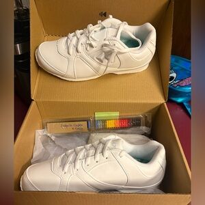 NEW** girls cheer shoes size 6 CHEERFUL